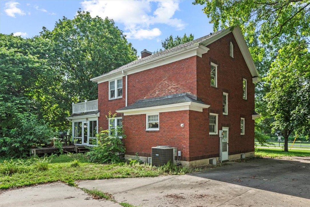 114 E North Street Property Photo 33