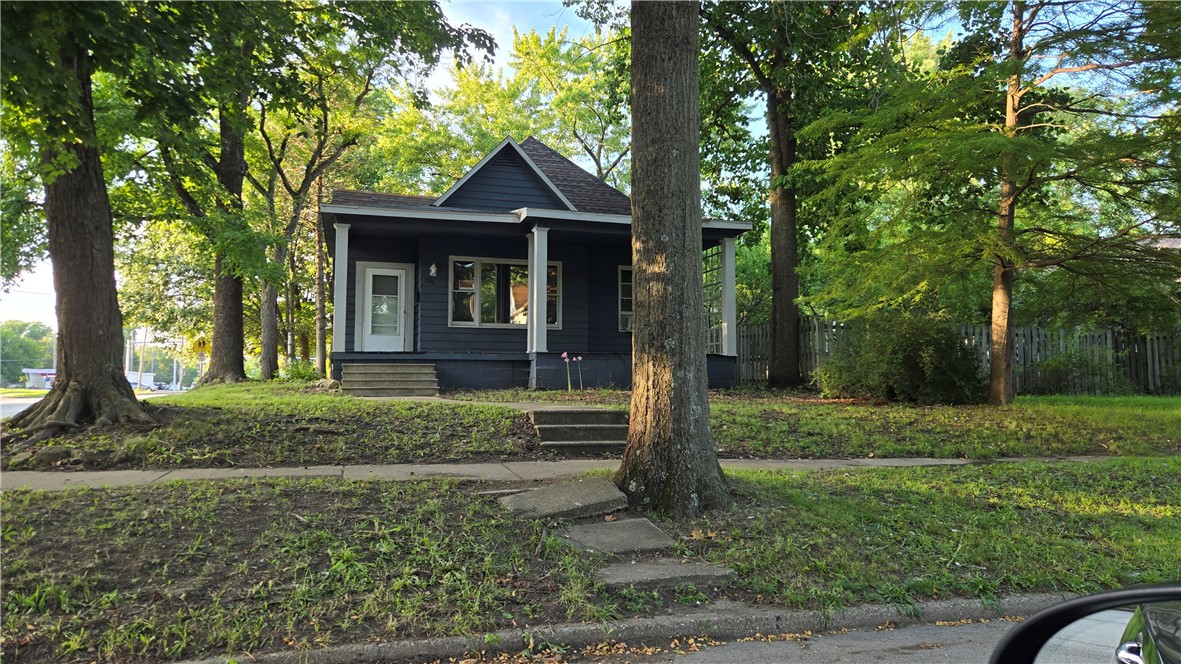 896 W Leafland Avenue Property Photo 1