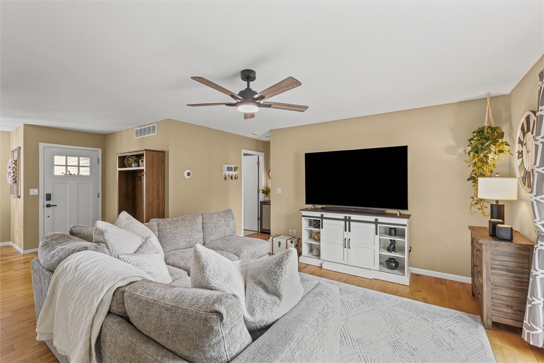1109 Meadow View Court Property Photo 5