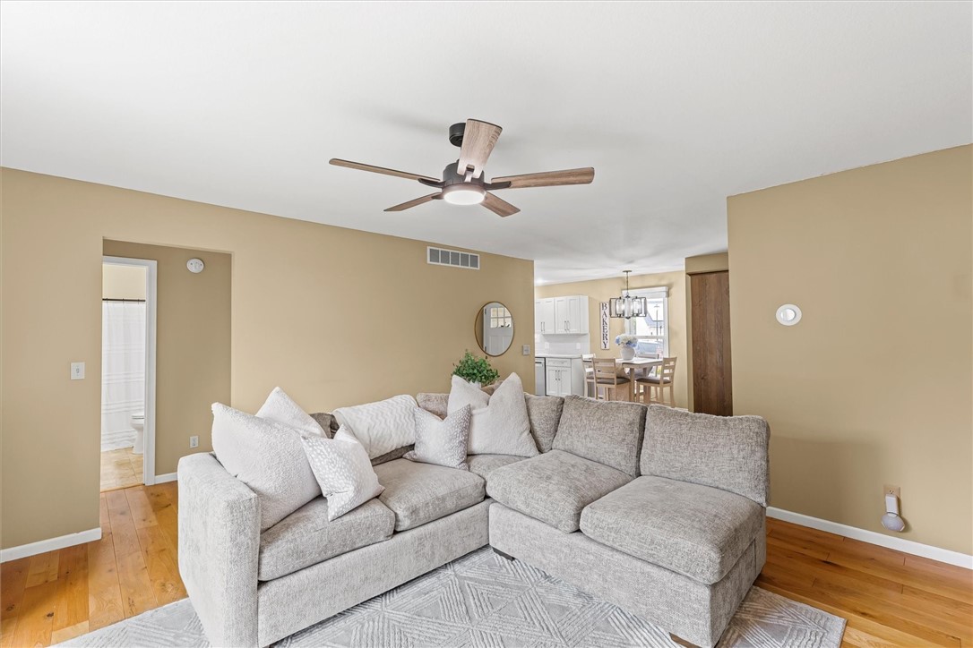 1109 Meadow View Court Property Photo 6