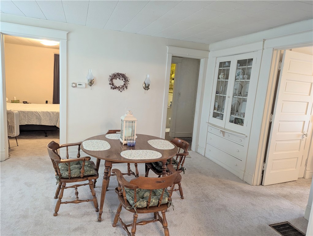 210 S Walnut Street Property Photo 5