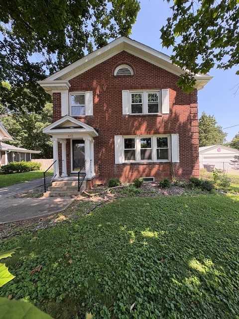 815 W Voorhees Street Property Photo 1
