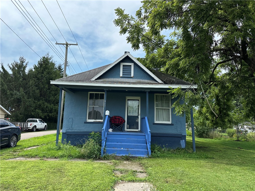 867 E Mccracken Avenue Property Photo 1