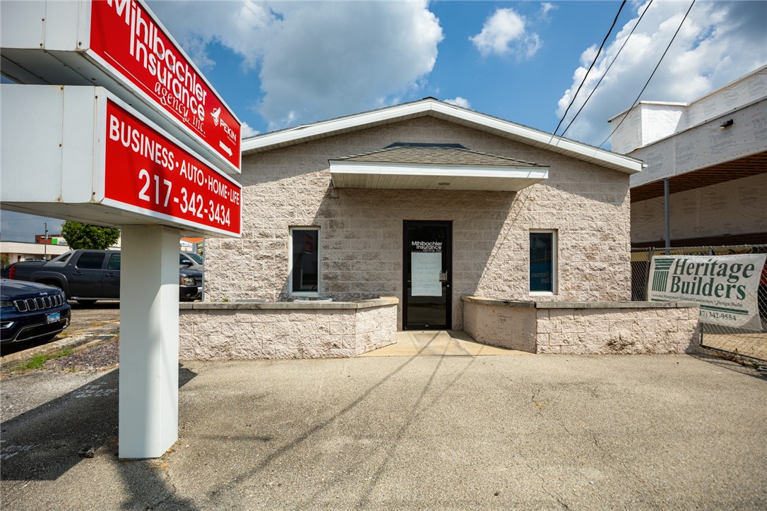 115 W Section Avenue Property Photo 3