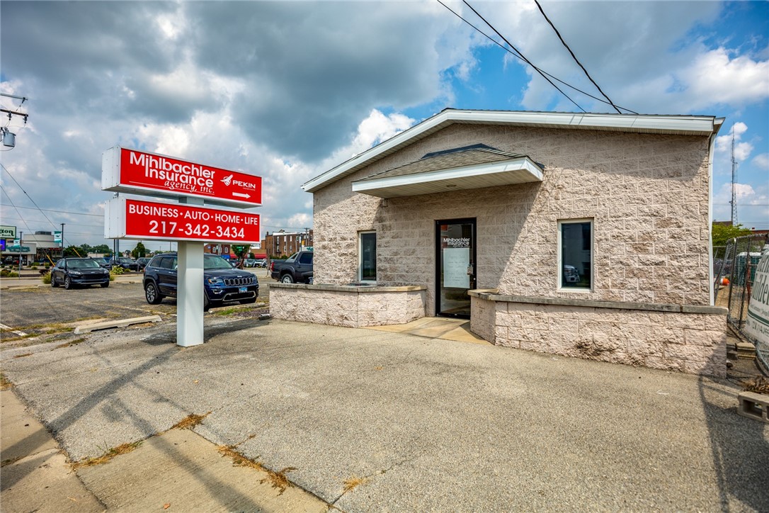 115 W Section Avenue Property Photo 4