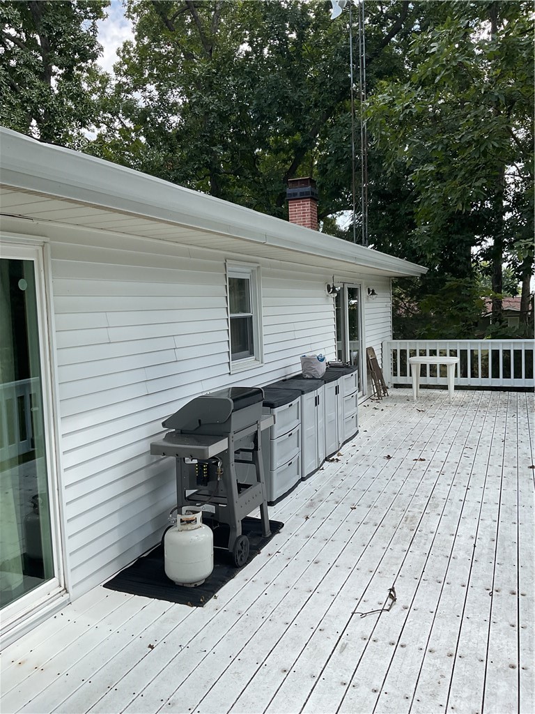 990 2200 North Road Property Photo 6