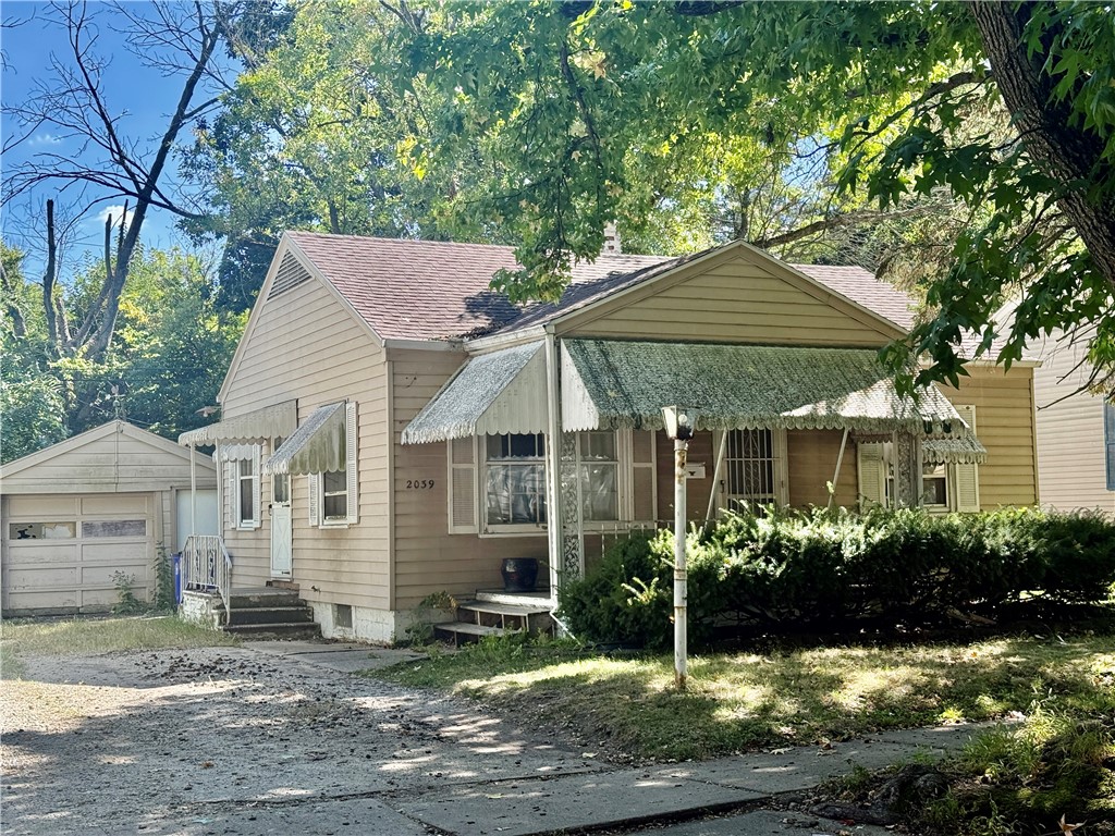 2039 E Whitmer Street Property Photo 1