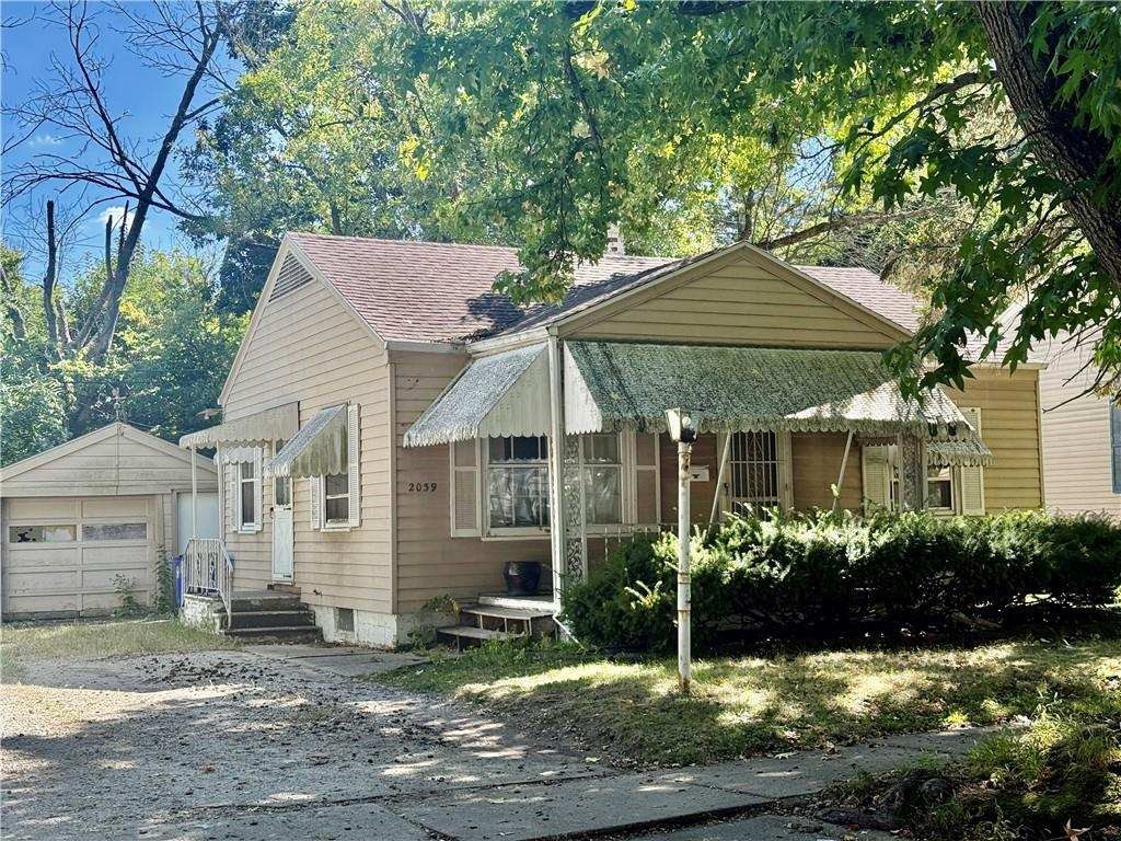 2039 E Whitmer Street Property Photo 1