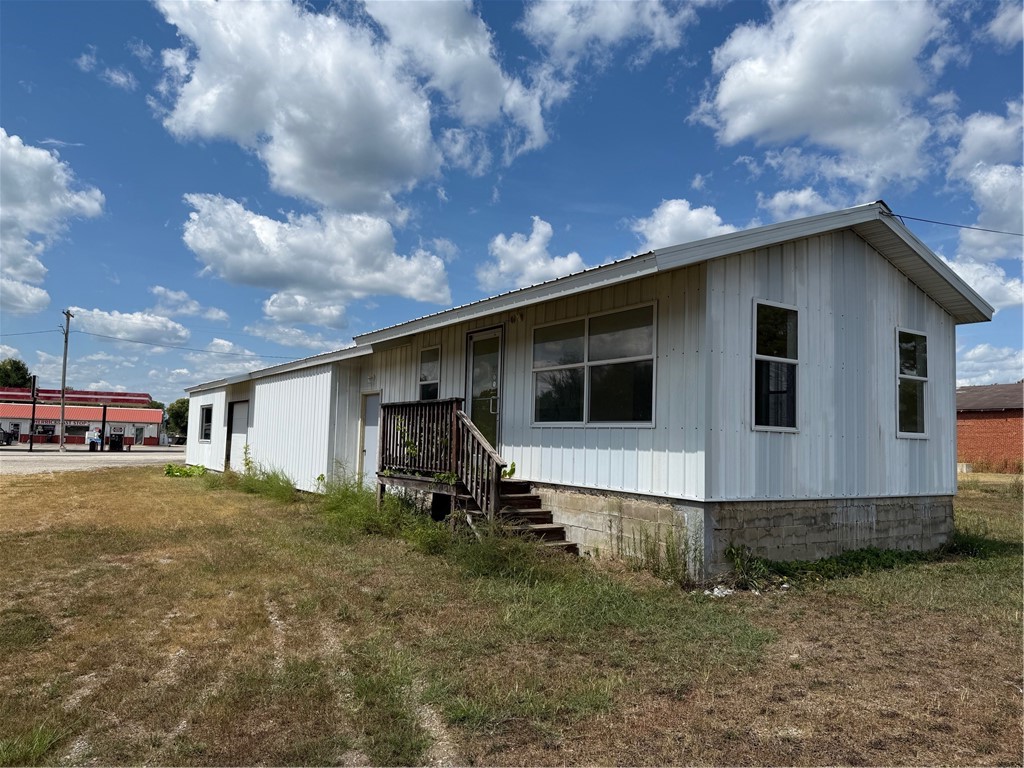 18 Broadway Street Property Photo 3