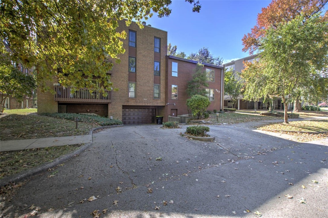 717 W Prairie Avenue 2 Property Photo 1