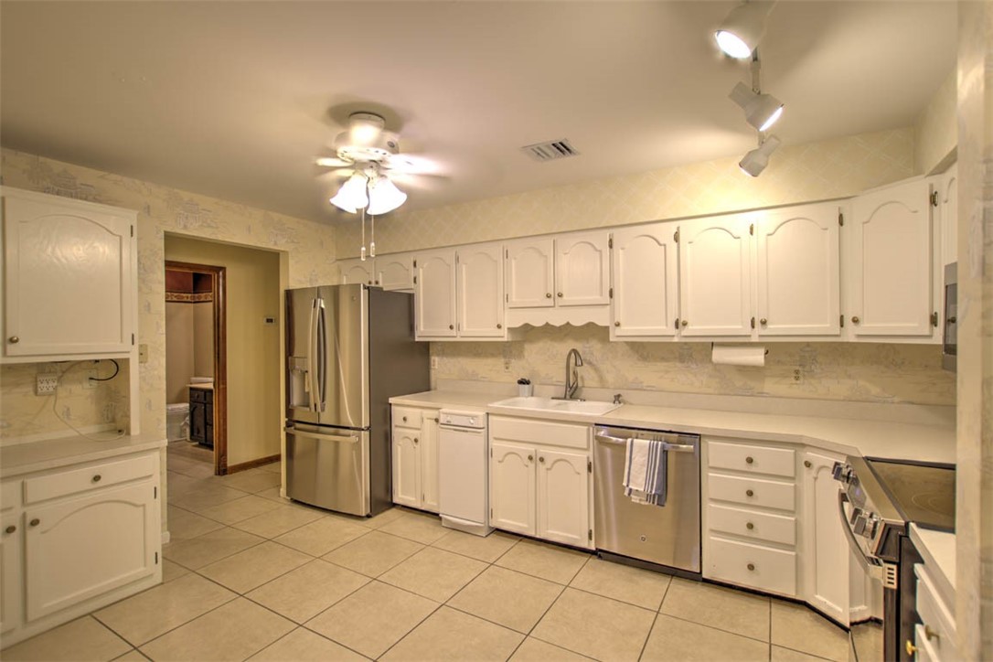 717 W Prairie Avenue 2 Property Photo 9