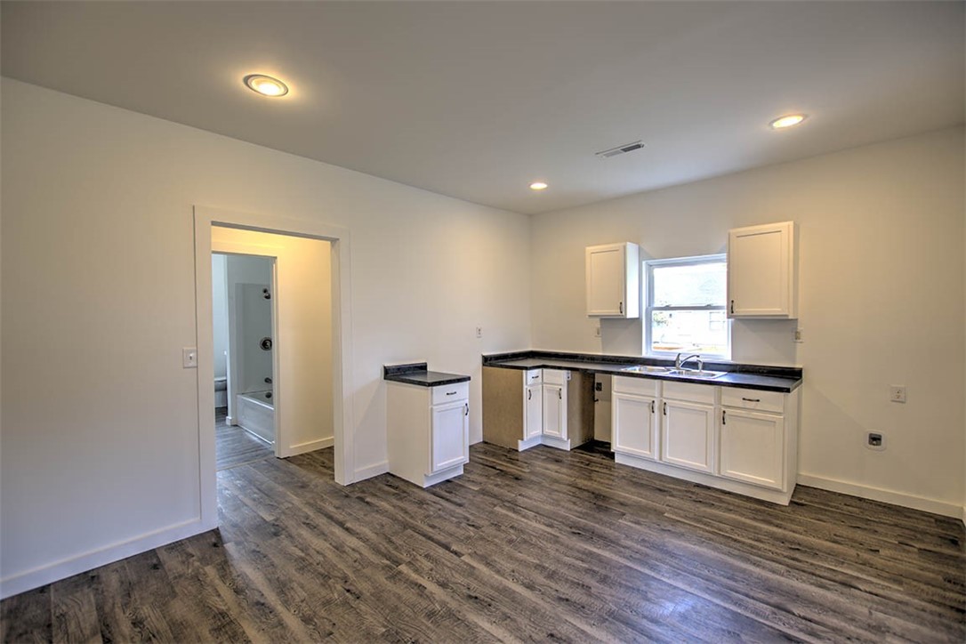 350 Main Street Property Photo 8