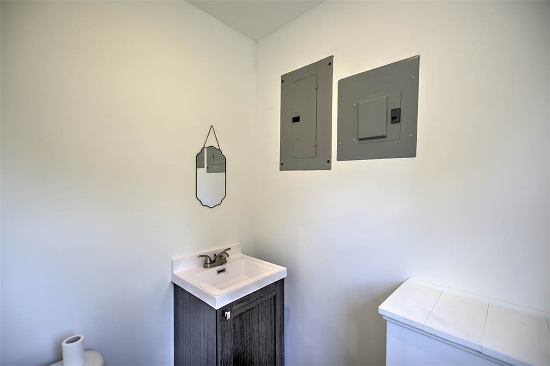 350 Main Street Property Photo 16