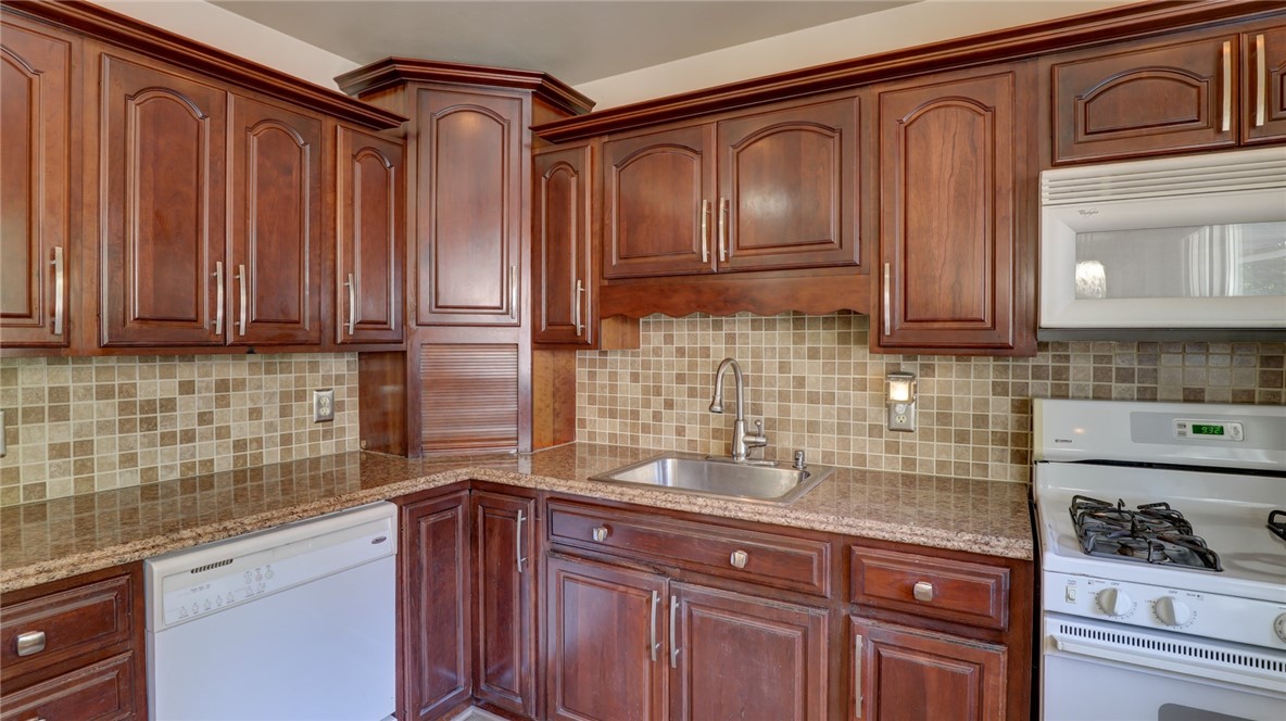 30 Sandcreek Drive Property Photo 18