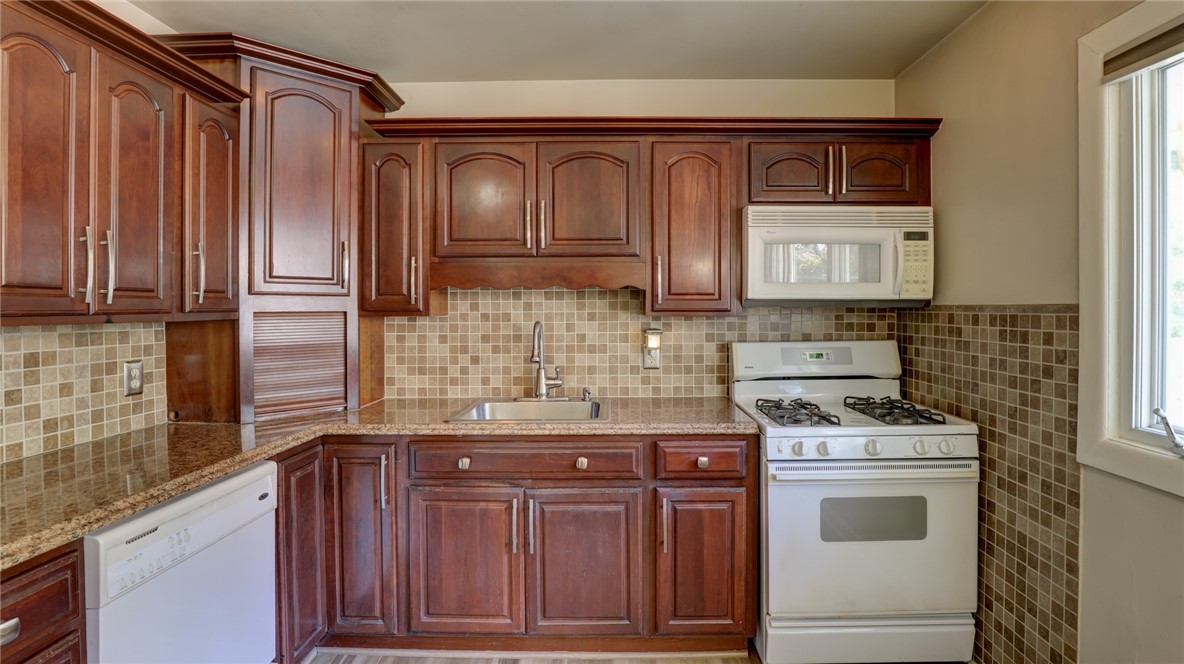 30 Sandcreek Drive Property Photo 19