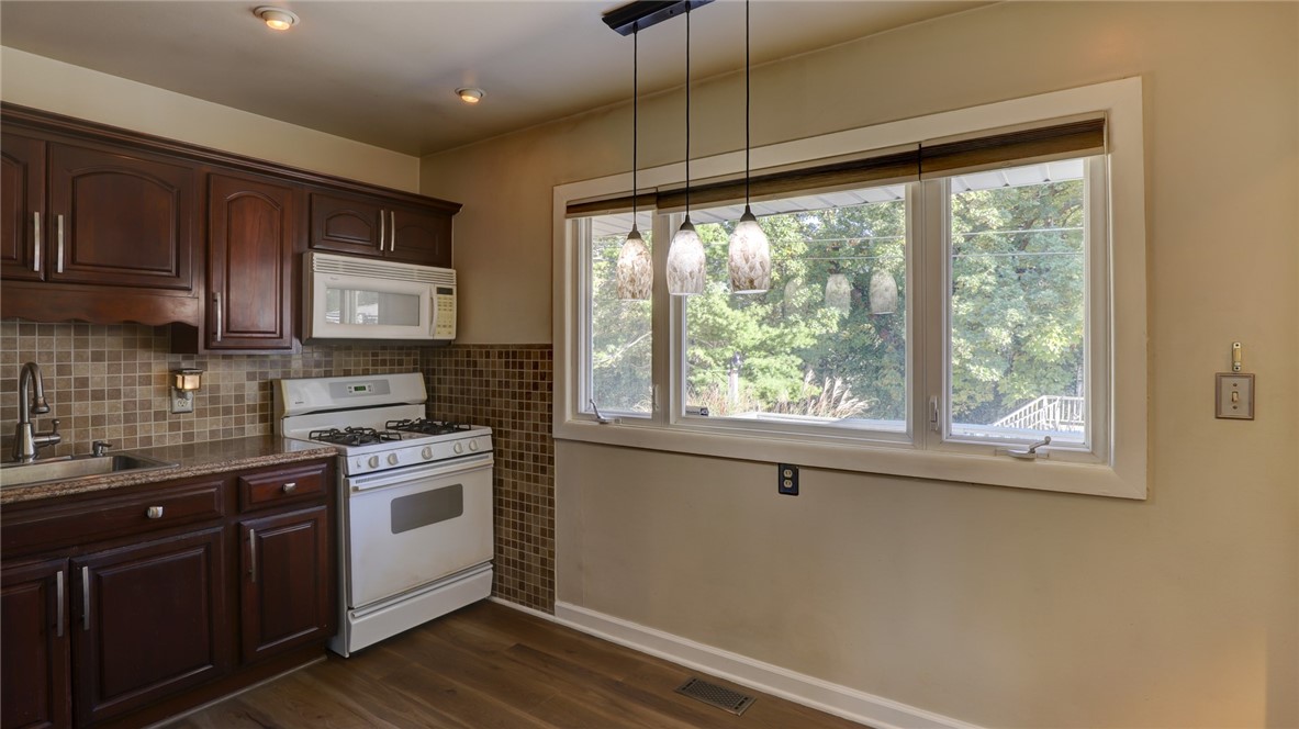 30 Sandcreek Drive Property Photo 20