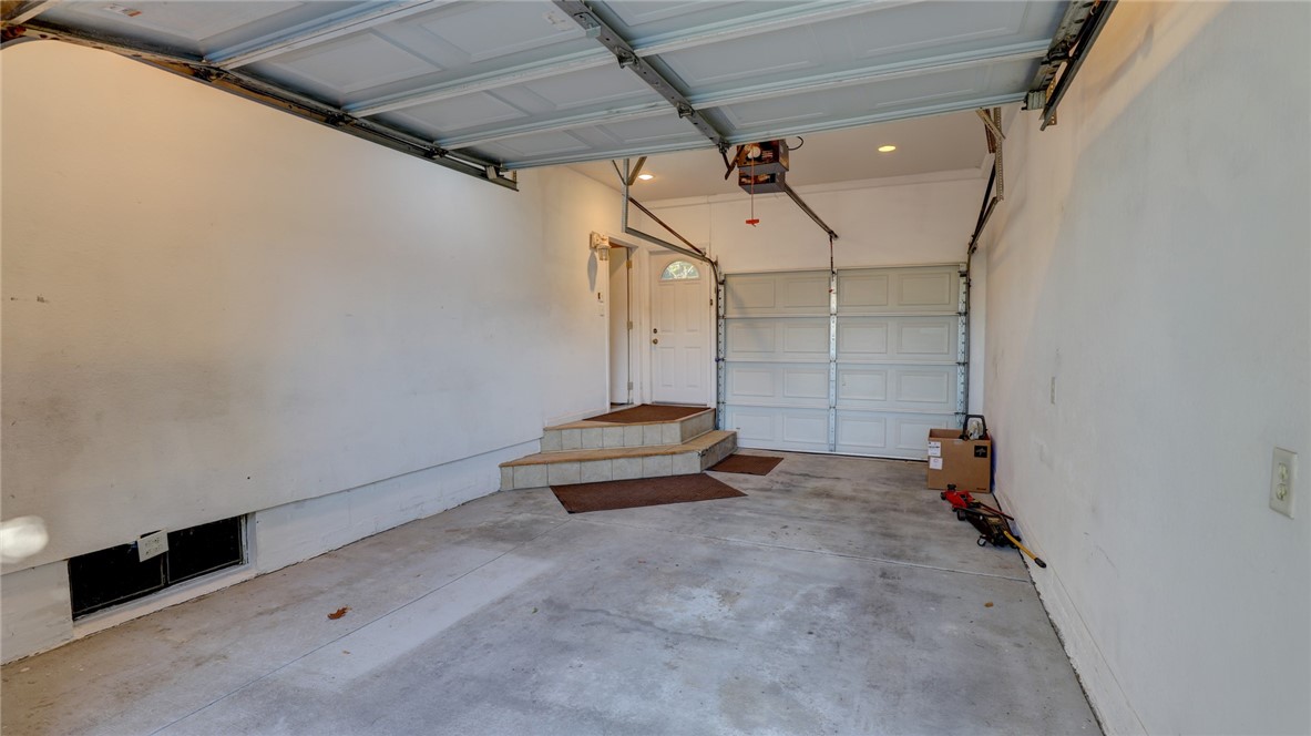 30 Sandcreek Drive Property Photo 33