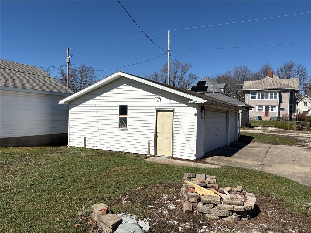 614 E Washington Street Property Photo 4
