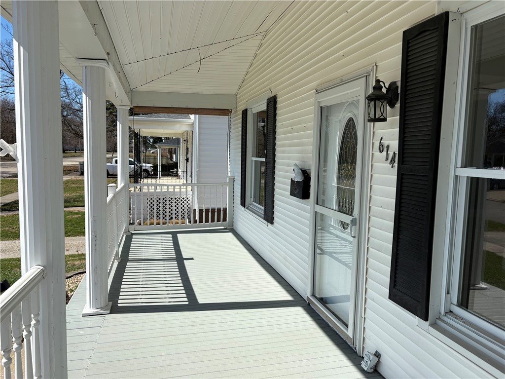 614 E Washington Street Property Photo 5