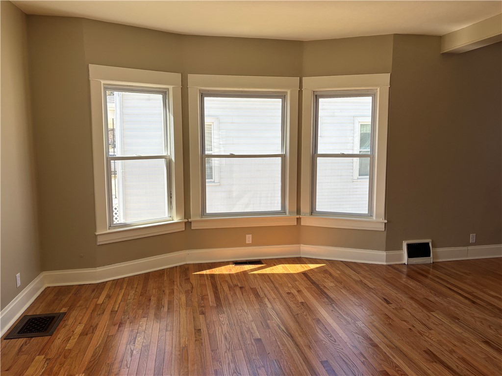 614 E Washington Street Property Photo 8
