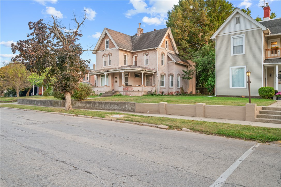 302 E Court Street Property Photo 1