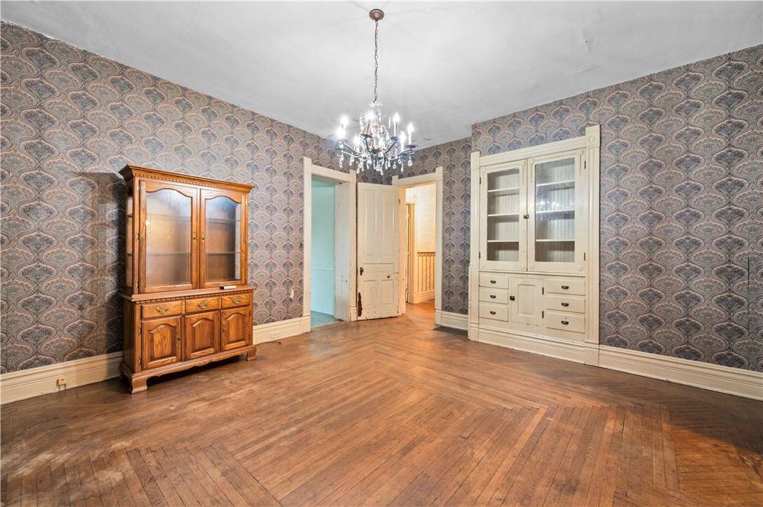 302 E Court Street Property Photo 9