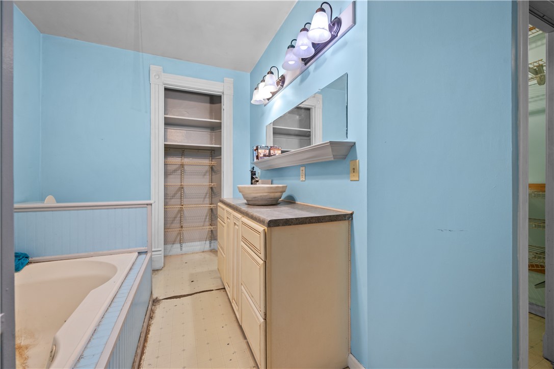 302 E Court Street Property Photo 26