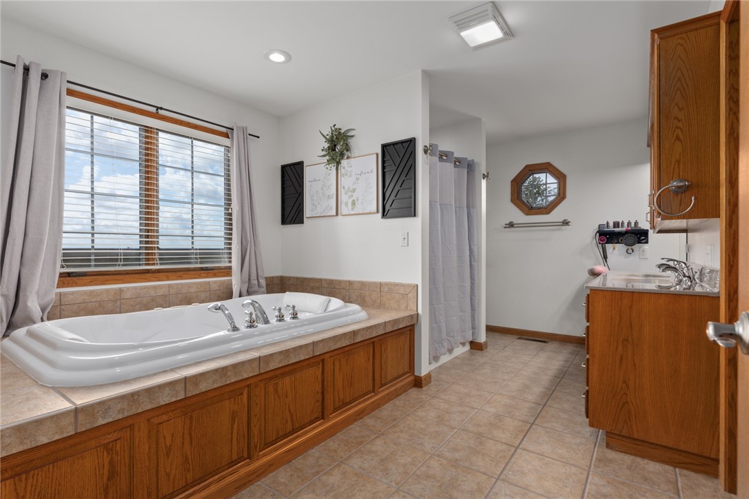1933 N 200th Street Property Photo 32
