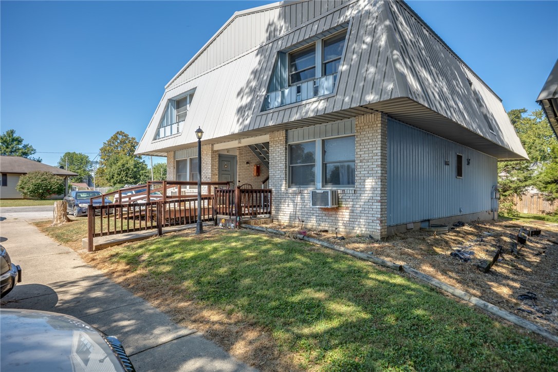 400 S Franklin Street Property Photo 3