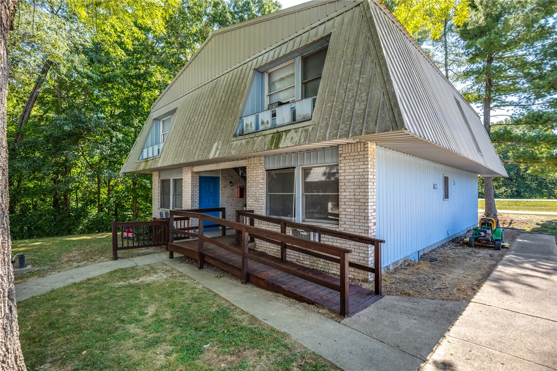 400 S Franklin Street Property Photo 4