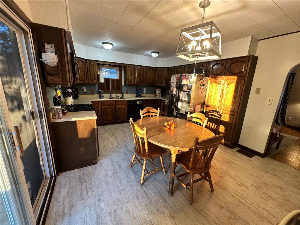 713 Cherry Street Property Photo 4