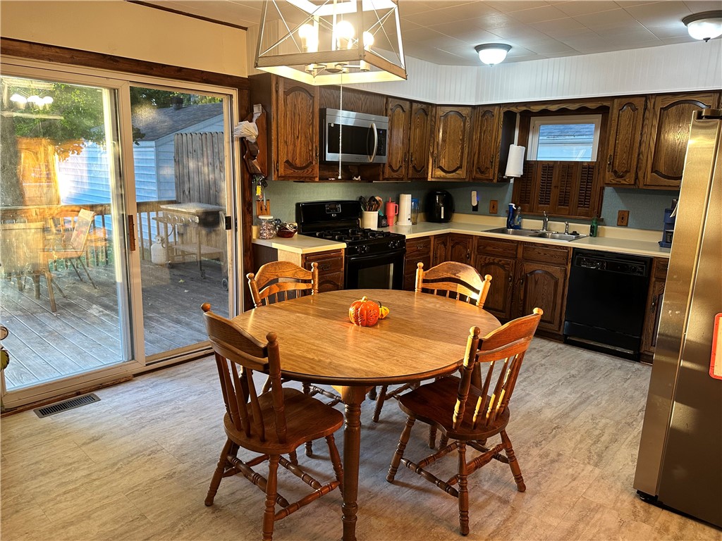 713 Cherry Street Property Photo 5