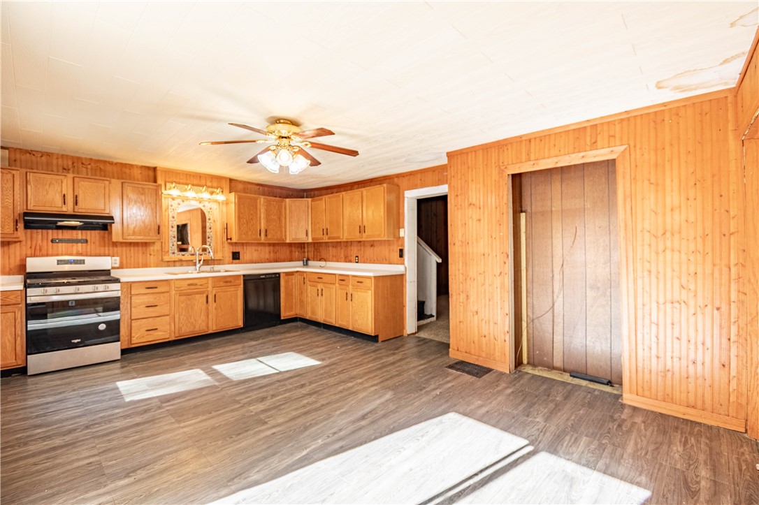545 E Grove Road Property Photo 8