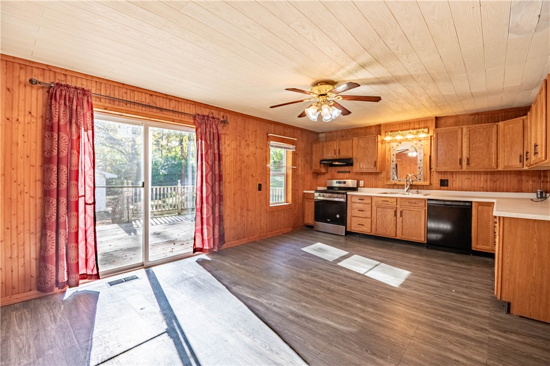 545 E Grove Road Property Photo 9