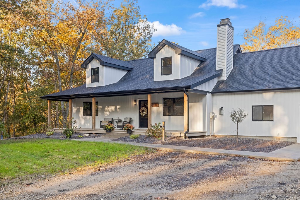 1933 E 1260 North Road Property Photo 2