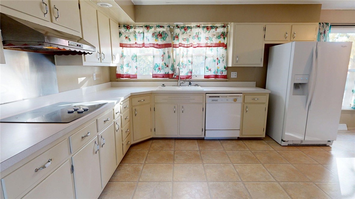 345 S Westdale Avenue Property Photo 8