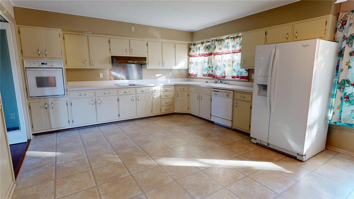 345 S Westdale Avenue Property Photo 10