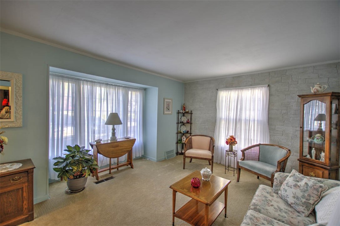 1677 W Sunset Avenue Property Photo 8