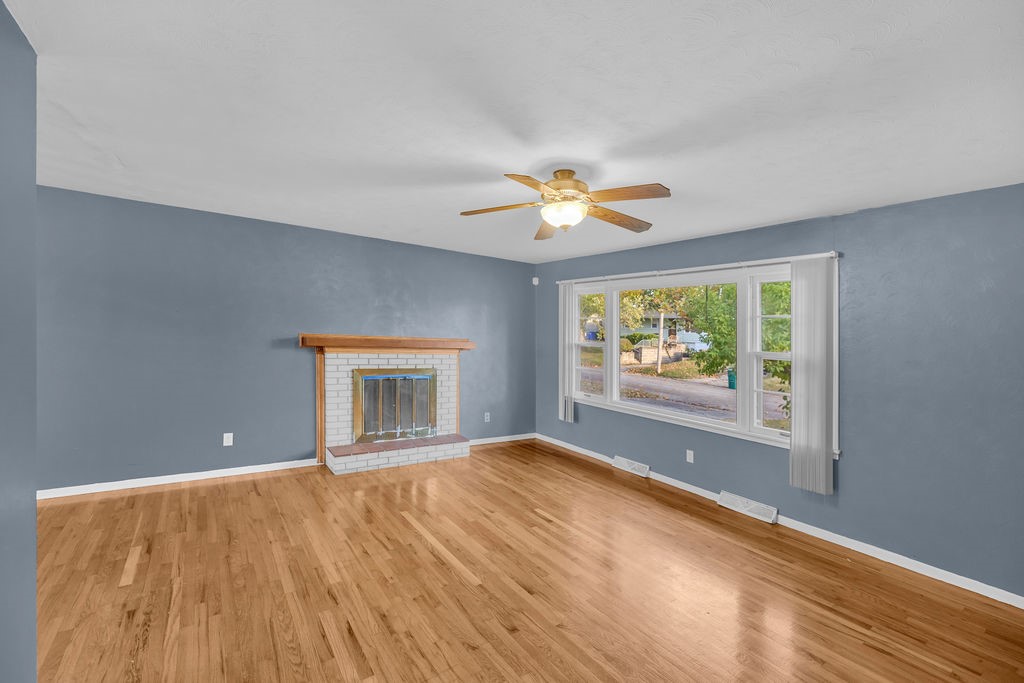 2306 Yorkshire Drive Property Photo 3