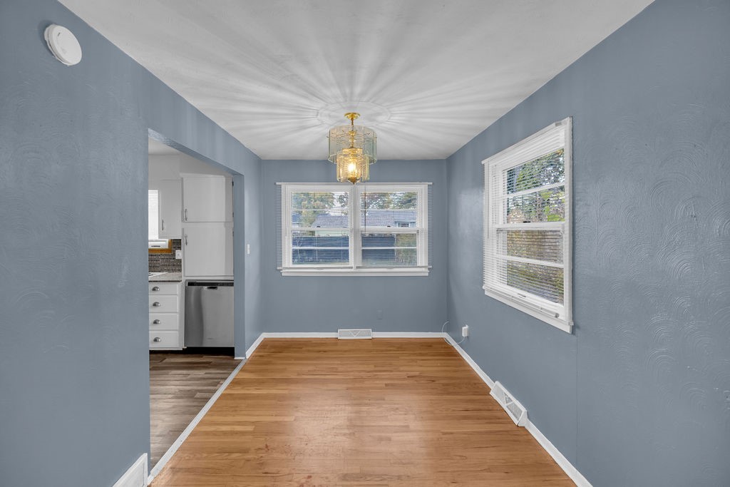 2306 Yorkshire Drive Property Photo 4