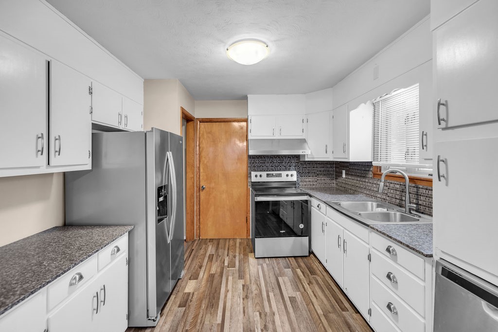 2306 Yorkshire Drive Property Photo 5