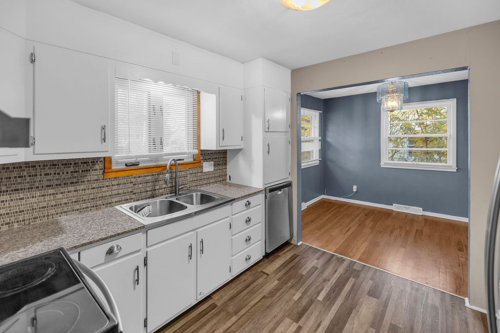 2306 Yorkshire Drive Property Photo 7