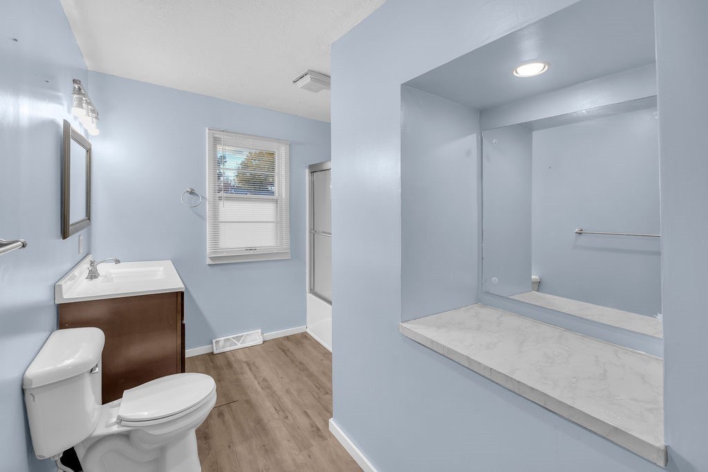 2306 Yorkshire Drive Property Photo 9