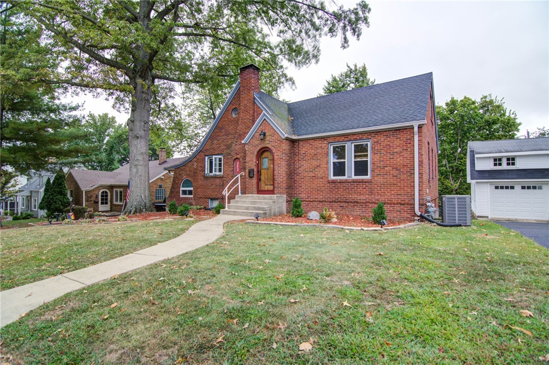 353 S Linden Avenue Property Photo 4