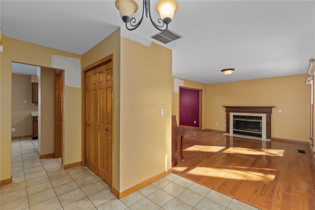 800 E North Avenue Property Photo 10