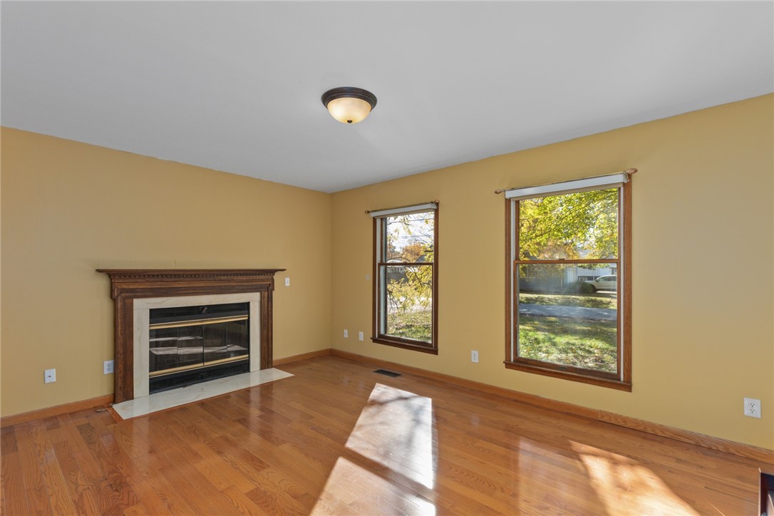 800 E North Avenue Property Photo 13