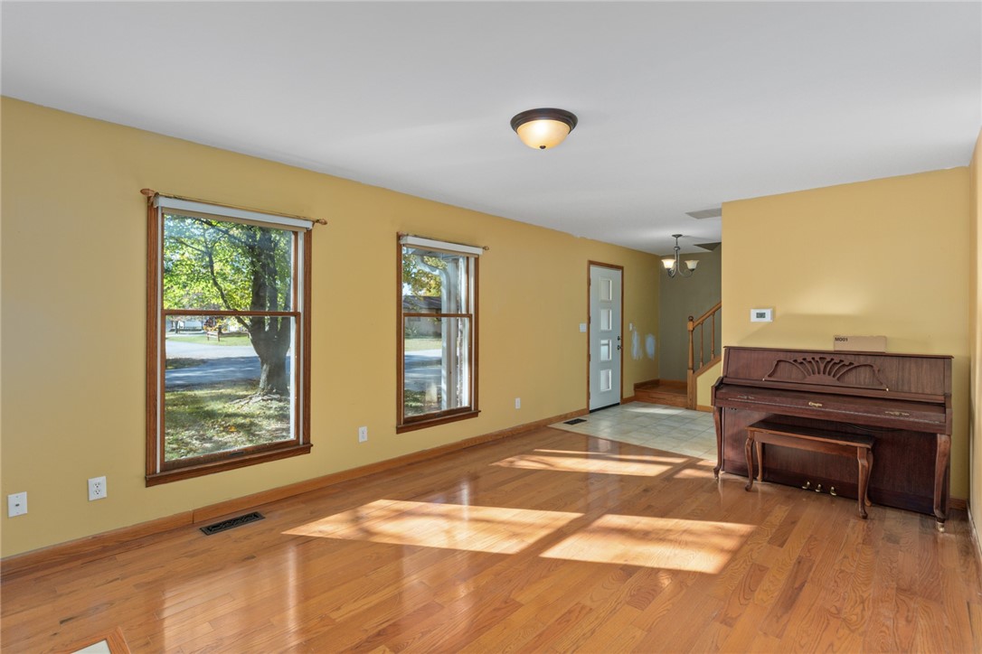 800 E North Avenue Property Photo 14