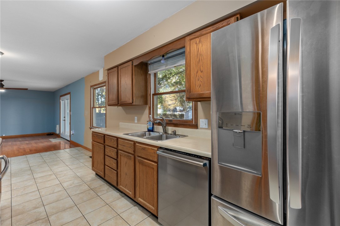 800 E North Avenue Property Photo 18