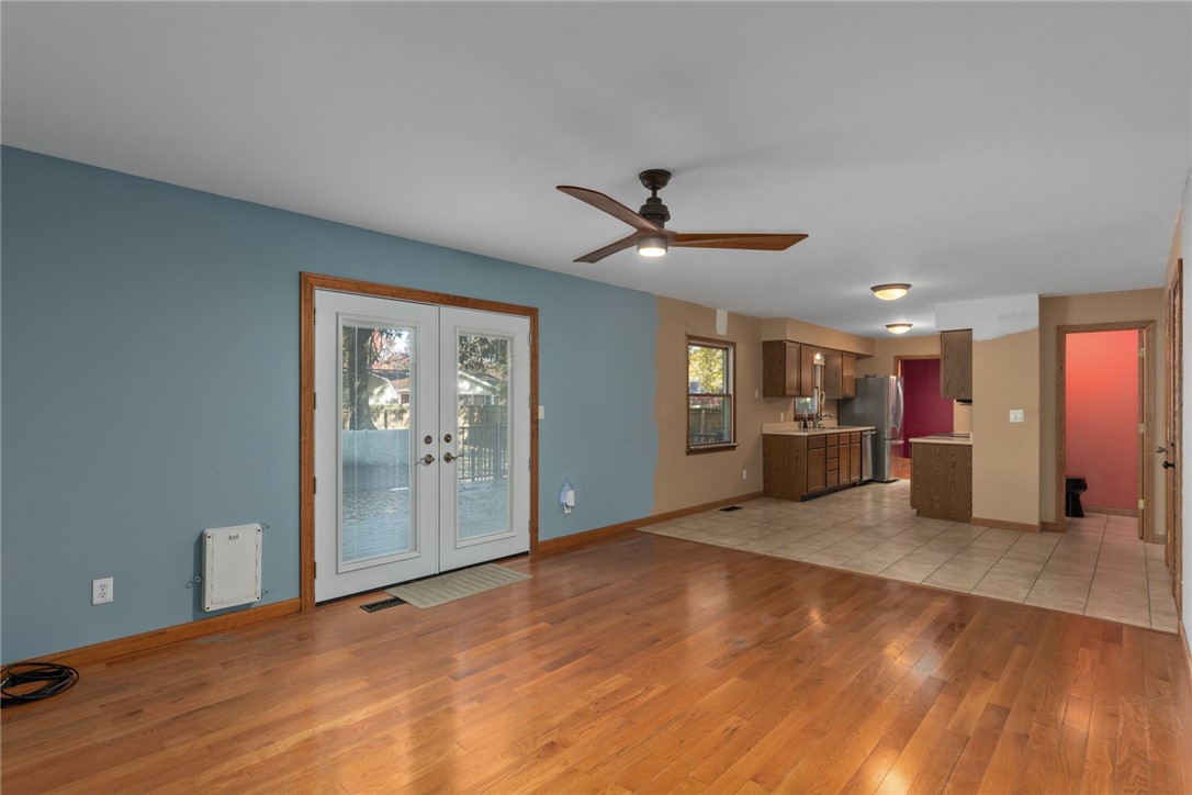 800 E North Avenue Property Photo 25