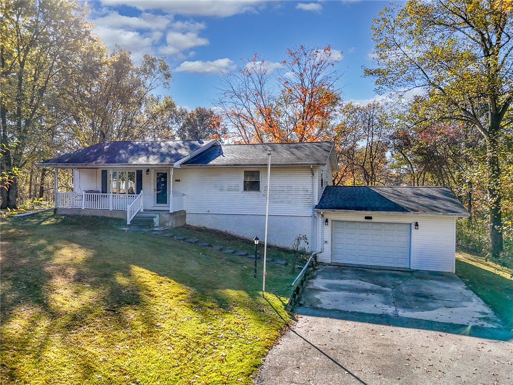 103 Oak Drive Property Photo 2